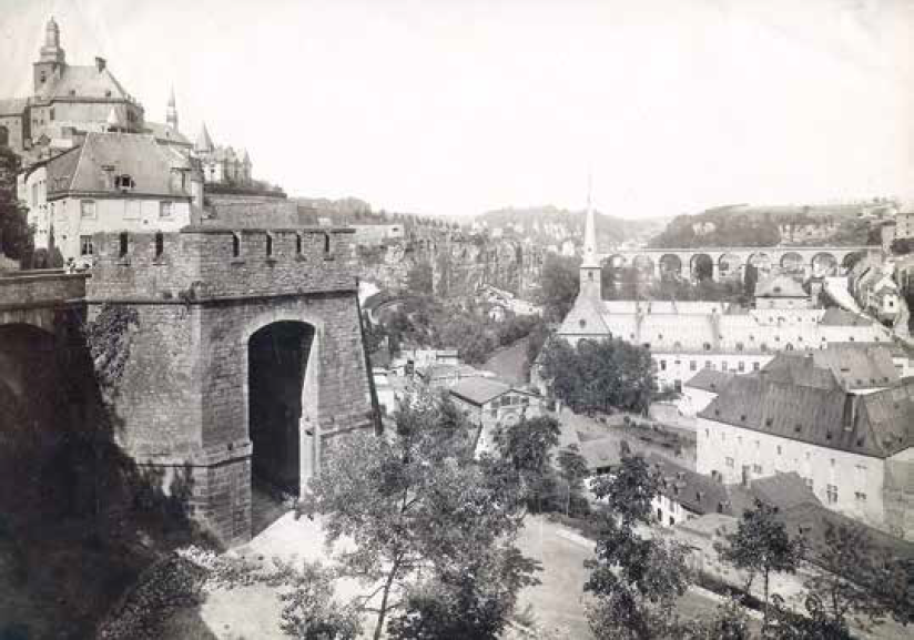 Luxembourg City with City Gate. (Postcard from Léon Krier's Luxembourg Archives.)